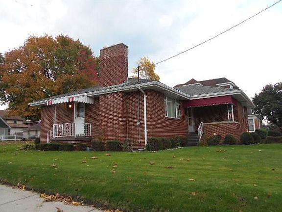 4th image of 374 Riverview Dr