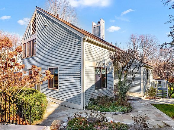 2nd image of 33 E Lyon Farm Dr #33