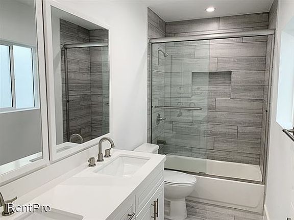 4th image of 7125 S La Cienega Blvd #7127