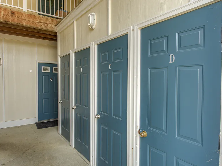 Ashley Place Apartments — Photo 19