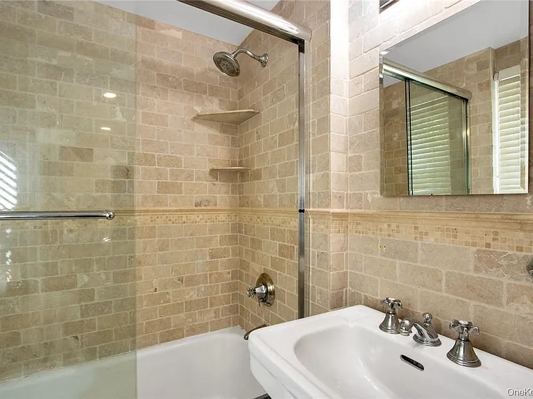619 N Broadway — Photo 24