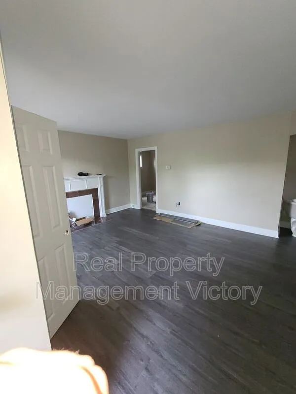 4 bed, 2.0 bath, 1215 sqft, $1,225 — Photo 2