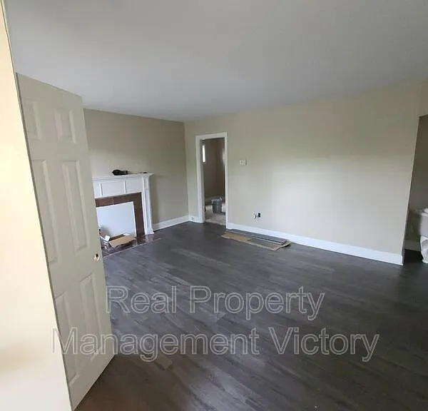 1520 33rd St — Photo 2