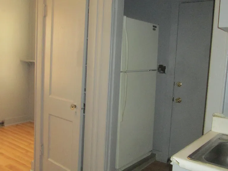 S 42nd St — Photo 63