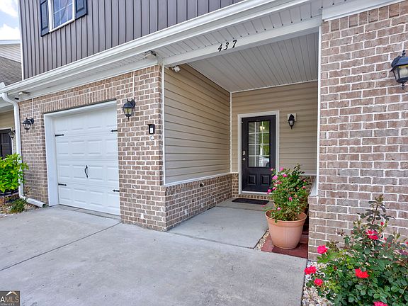 3rd image of 437 Governor Treutlen Cir