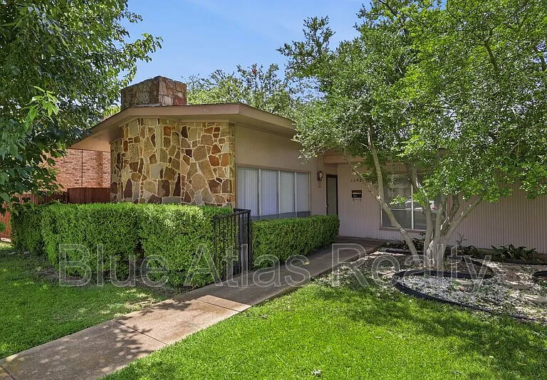 13424 Blossomheath Ln — Photo 3