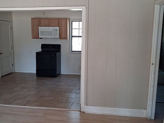 3rd image of 1424 Pine St