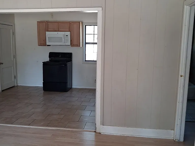 1424 Pine St — Photo 3