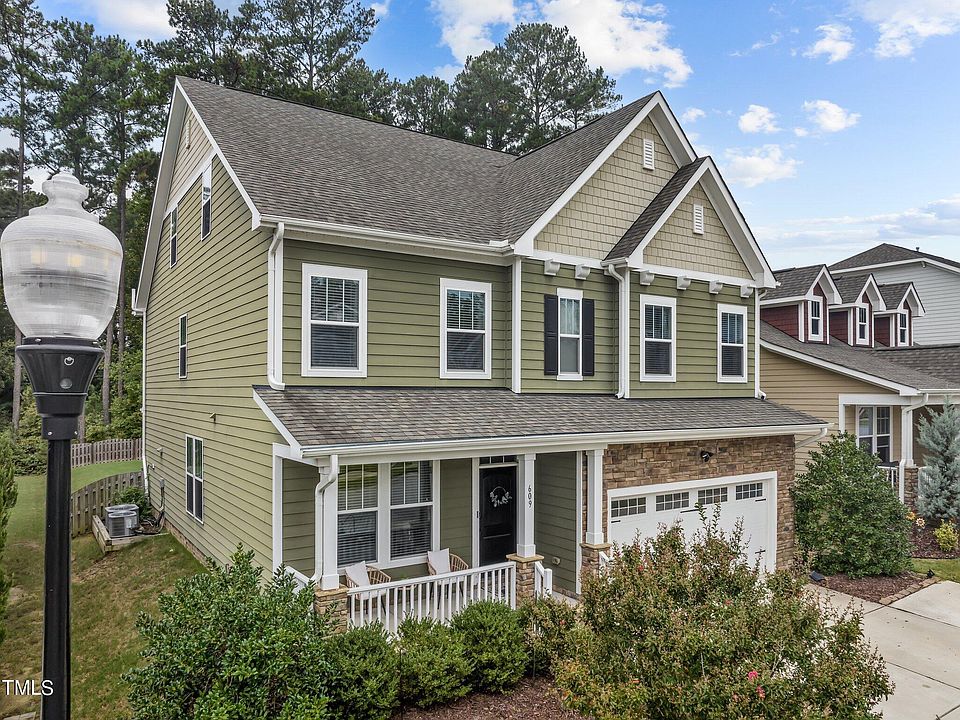 2nd image of 609 Meadowgrass Ln