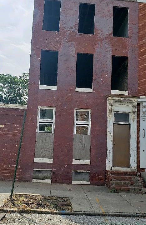 1st image of 1809 W Lombard St
