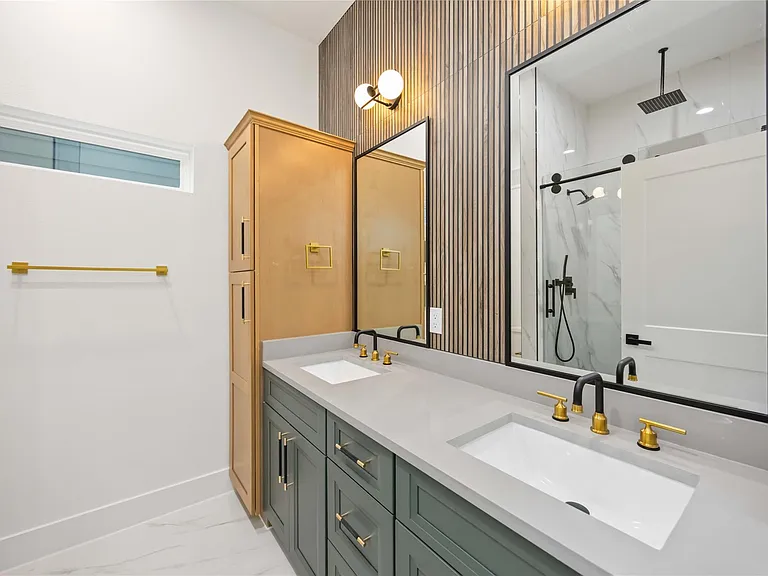 8013 Cora St #B — Photo 14