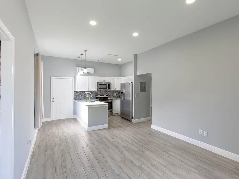 13428 87th St N #GUEST HOUSE — Photo 3