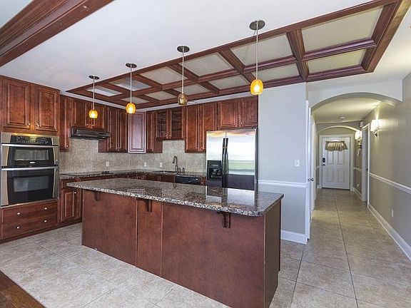 5th image of 110 Douglas St APT 102