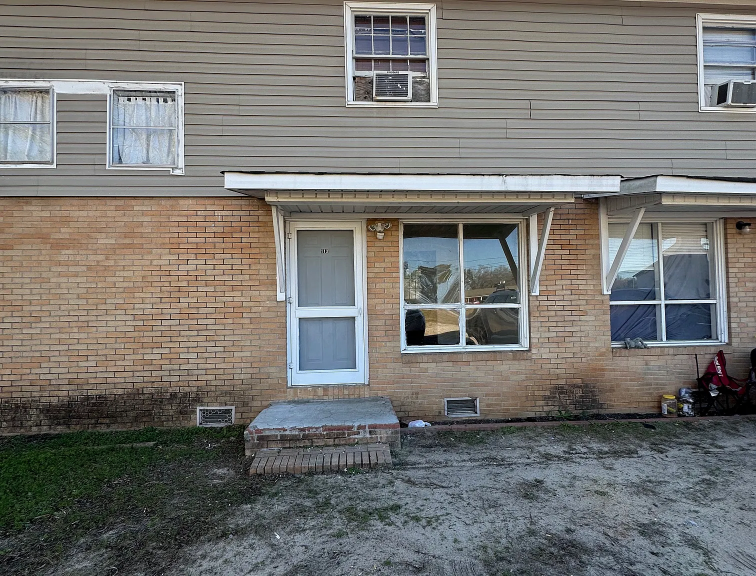 2 bed, 900 sqft, $750 — Photo 1