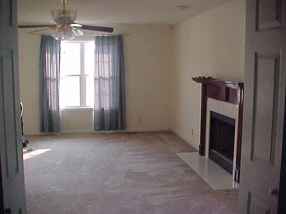 5th image of 3852 Man O War Blvd