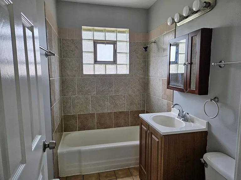 Palatine Park Apartments — Photo 22