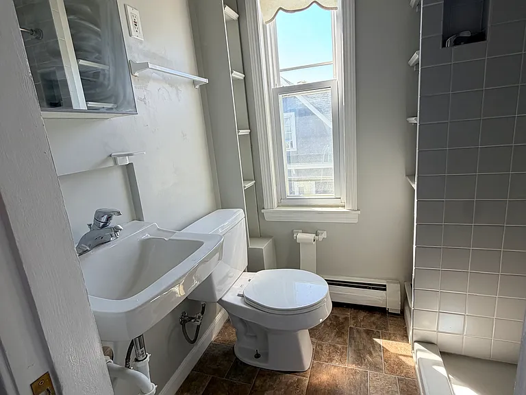 41 Winthrop St #3 — Photo 8
