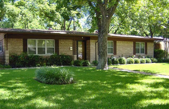 1st image of 1525 Camellia Dr