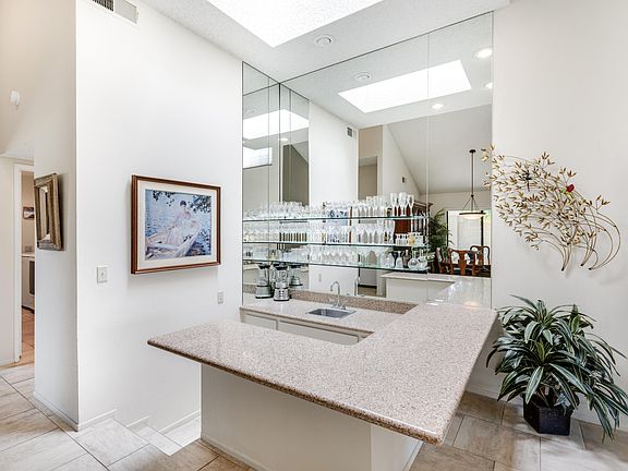 3rd image of 7476 Regency Dr