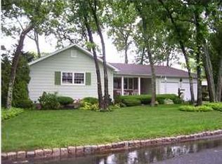 566 Robinhood Rd, Brick, NJ 08724