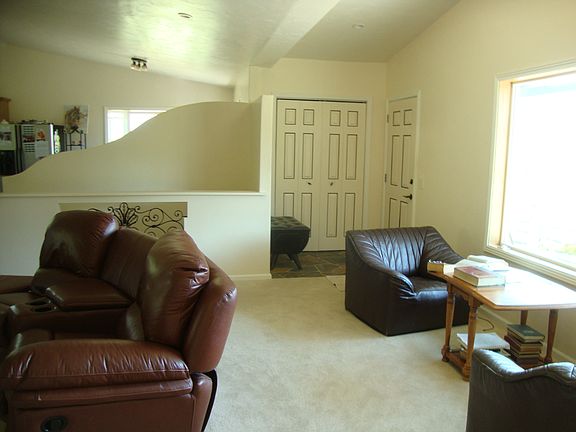 4th image of 45040 Twin Pines Dr