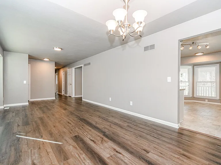 100 NE 101st Pl — Photo 4