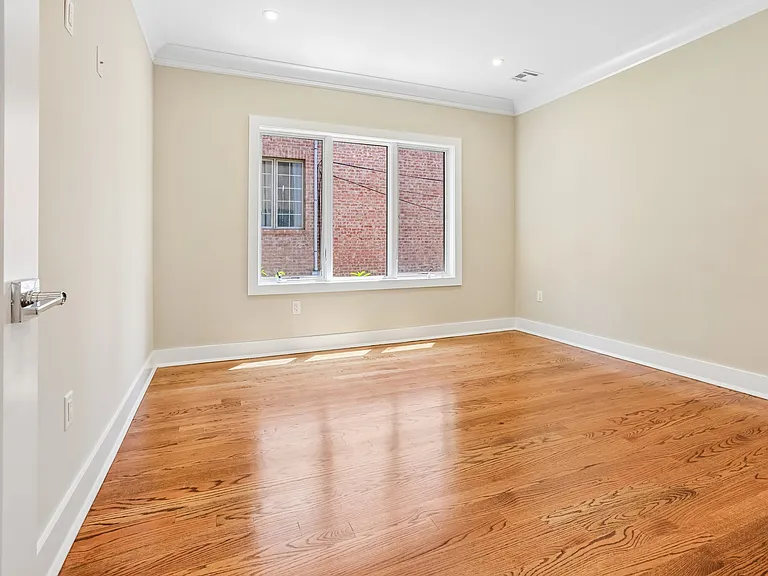 211 Warwick Ave #1 — Photo 19