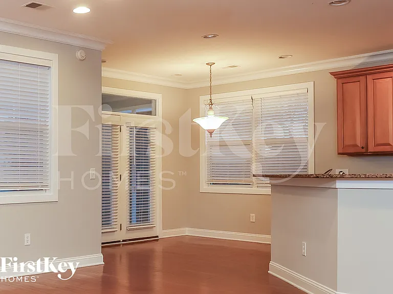 1081 Moss Grove Dr — Photo 5