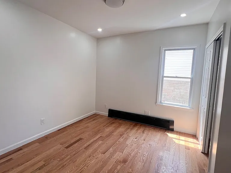 610 E 3rd St #2 — Photo 10