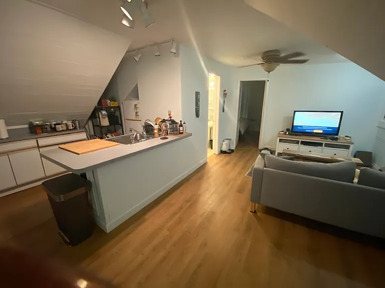 307 Elizabeth St — Photo 2