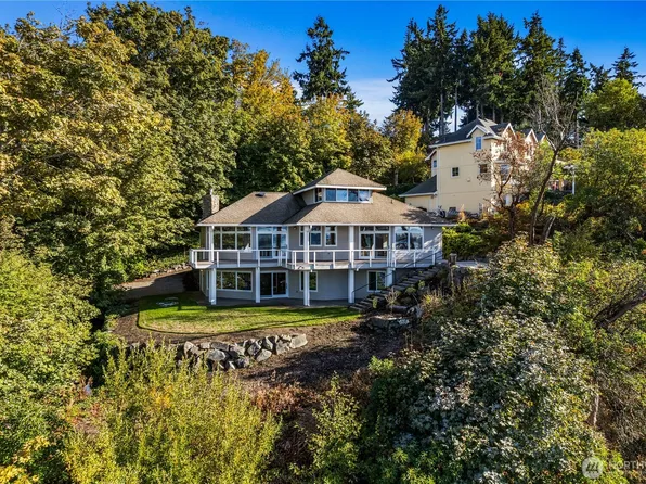 8204 East Side Drive NE, Tacoma, WA 98422