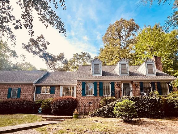 3rd image of 904 Churchill Rd