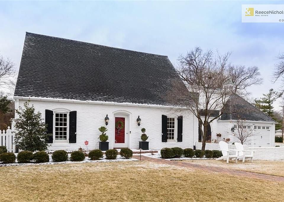 Completely updated Sutherland Cottage in Sagamore Hills