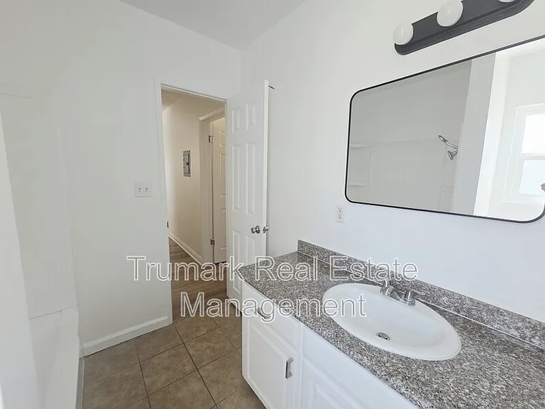 210 W Tujunga Ave #5 — Photo 9