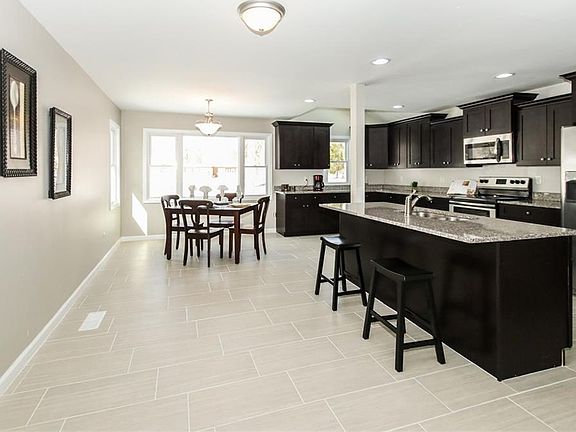 3rd image of 1075 Fleetwood Dr