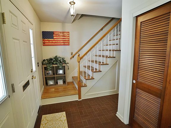 3rd image of 35 Sandalwood Ln