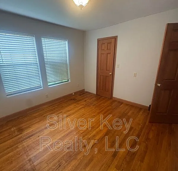 900 S Jackson St — Photo 20