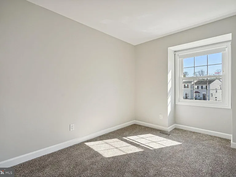 6003 Sweet Dale Ct — Photo 15