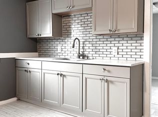 126 Hamlet Ave APT 6, Woonsocket, RI 02895