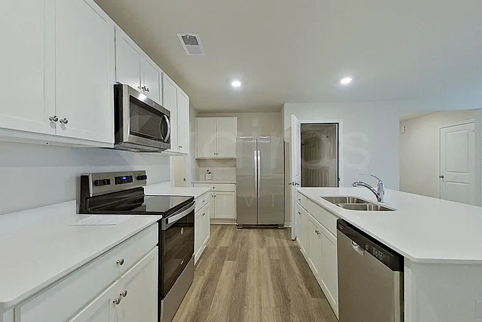 5 bed, 3.0 bath, 2361 sqft, $2,395 — Photo 3
