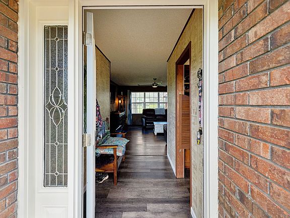 4th image of 61 Lee Ln