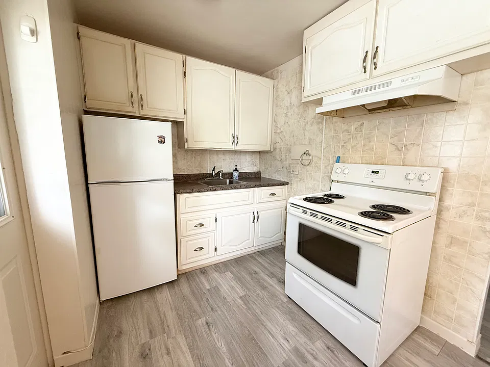 68 Fraser St #2