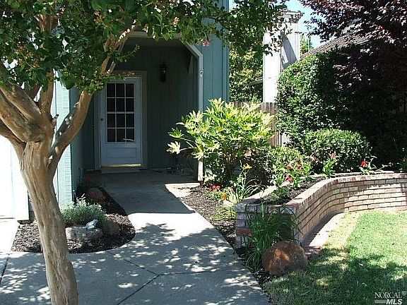 3rd image of 613 Poppy Cir