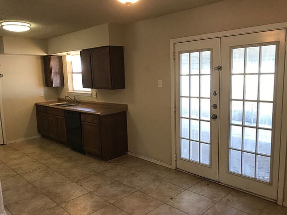 4th image of 2308 Bamboo St