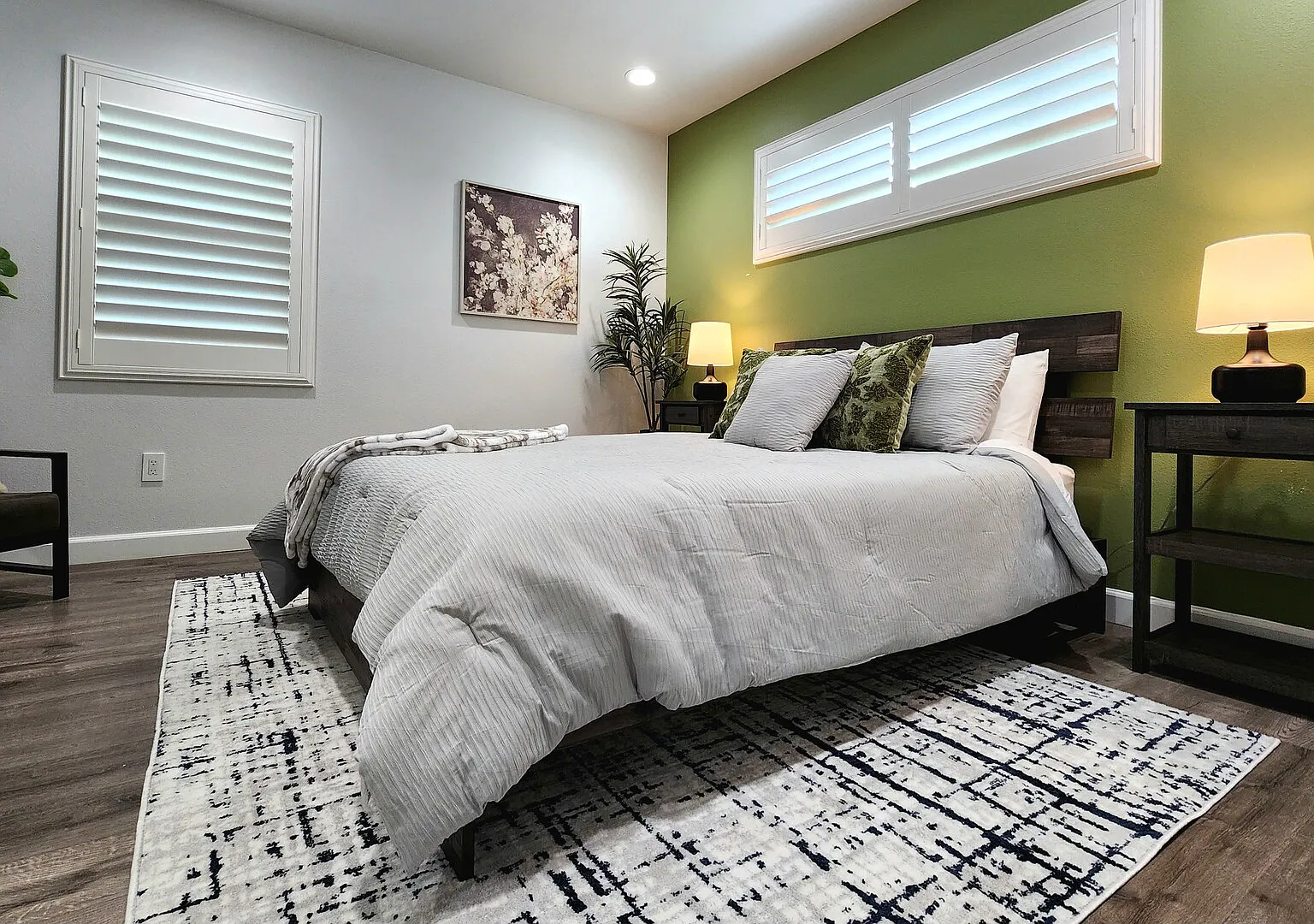 Stylish Serenity for Families and Pets — Photo 1
