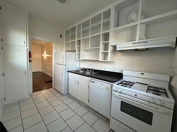 2nd image of 3220 Pawnee Ave APT 1
