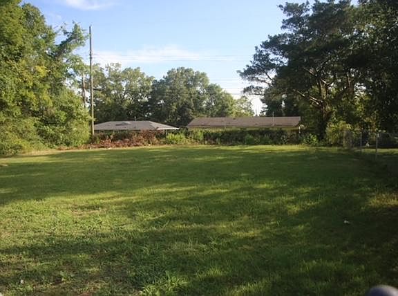 2nd image of 4619 Leslie Ln