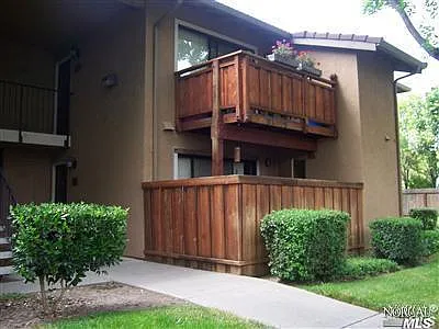 552 Arcadia Dr photo 1