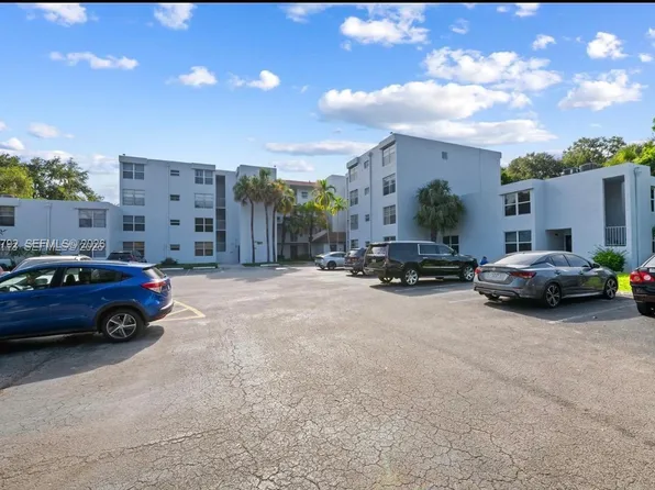 9400 Live Oak Pl APT 205, Davie, FL 33324