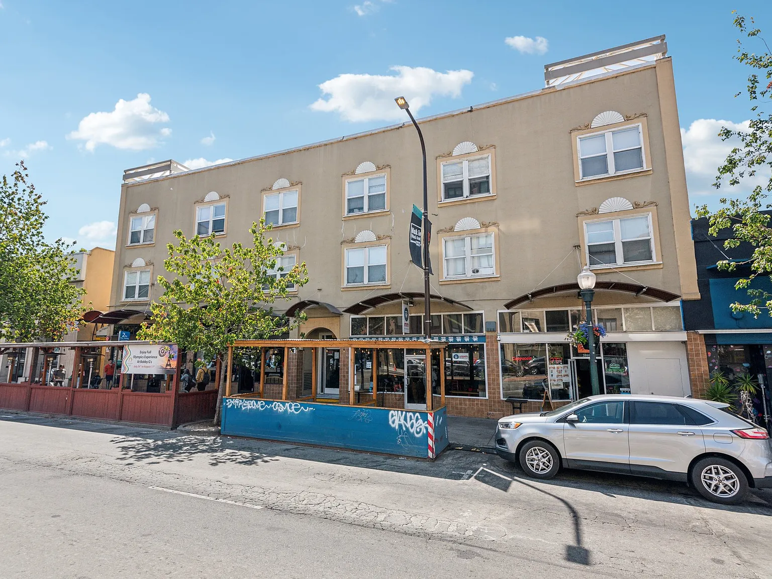 2070 University Avenue — Photo 4